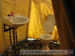 toilet in de tent